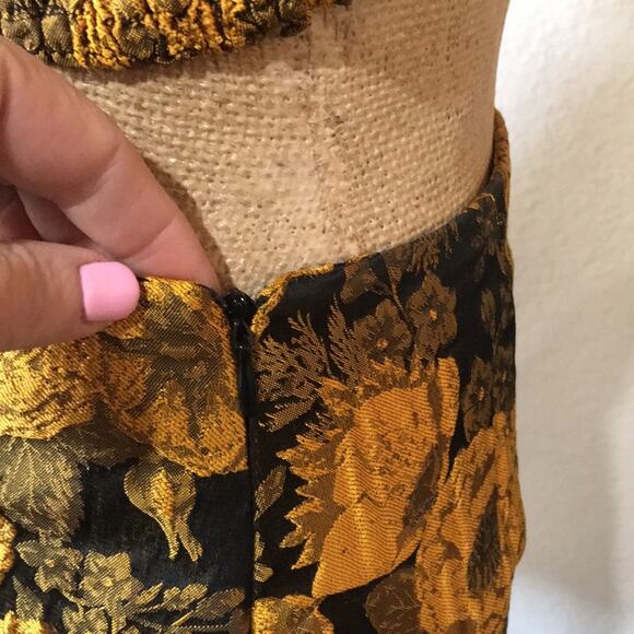 Kourt Tala Crop Top & Mini Skirt NWT NEW Set Size Small Black Yellow Gold Floral - Picture 7 of 14
